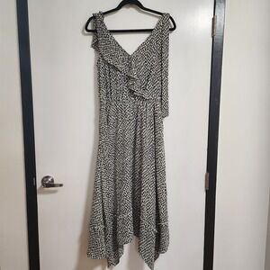 Who What Wear Dress‎ Black Cream Asymmetric Hem